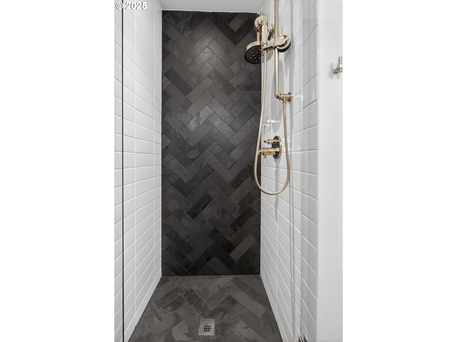 21 D Avenue, Unit 5 Lake Oswego, OR 97034 - Photo 37 of 48 Attached Bathroom #1