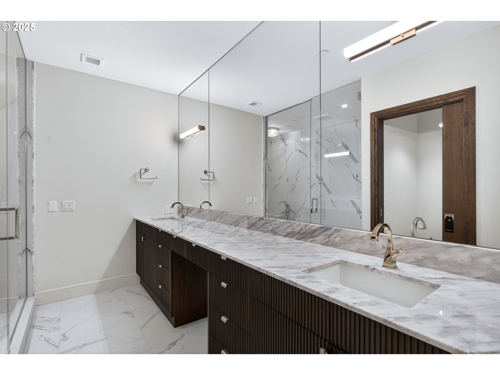 21 D Avenue, Unit 5 Lake Oswego, OR 97034 - Photo 42 of 48 Lobby