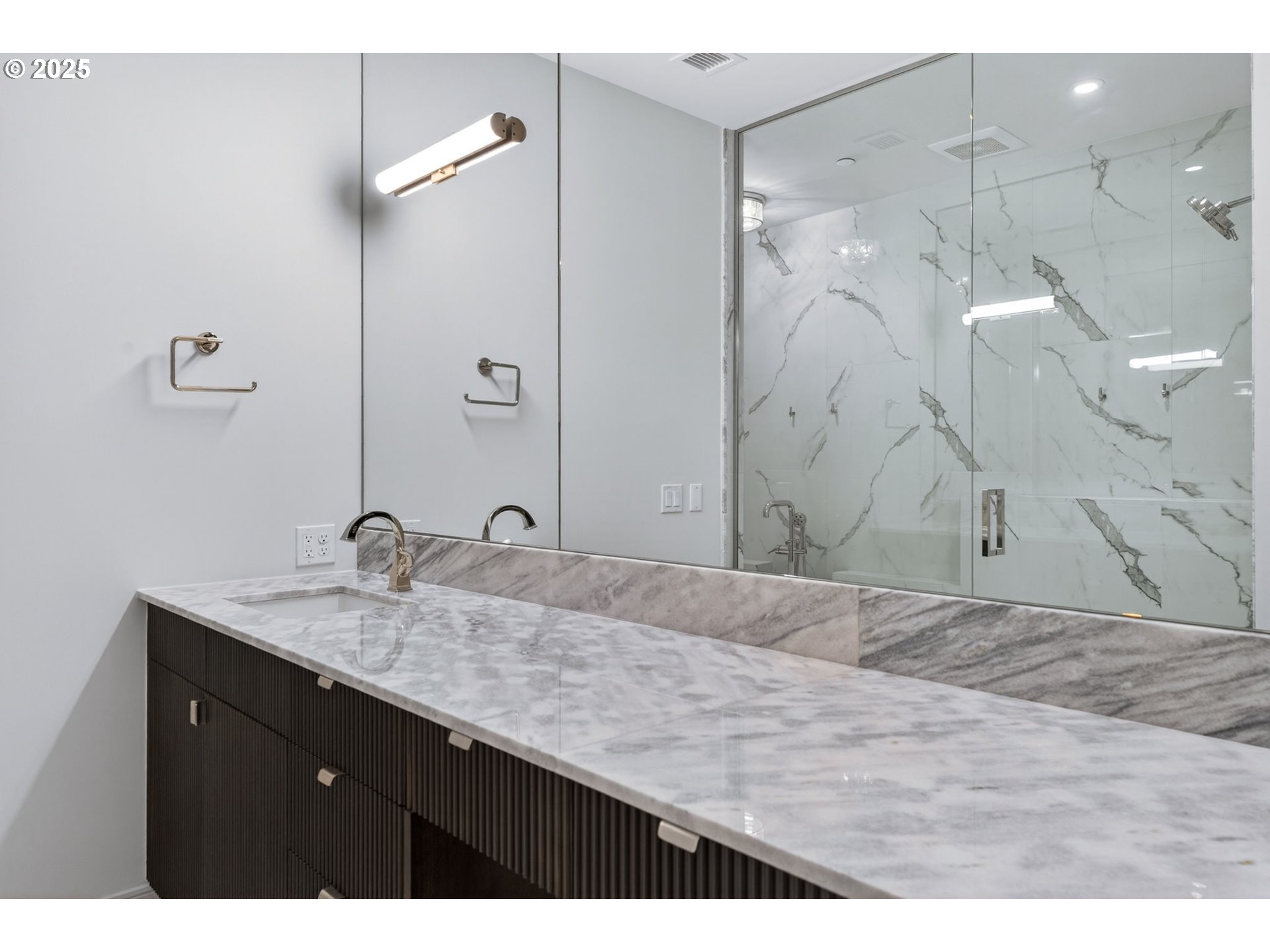 21 D Avenue, Unit 5 Lake Oswego, OR 97034 - Photo 44 of 48 Lobby