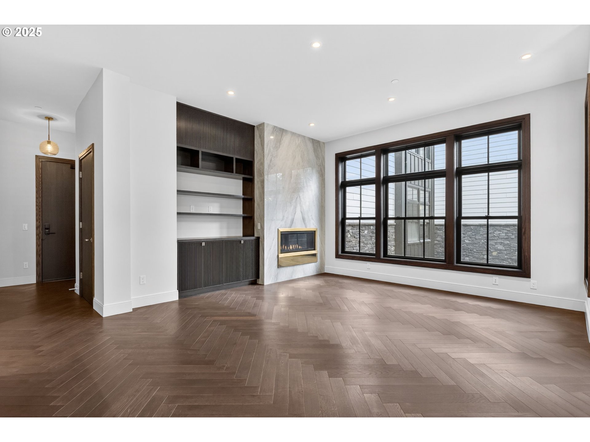 21 D Avenue, Unit 5 Lake Oswego, OR 97034 - Photo 7 of 48 Living Room