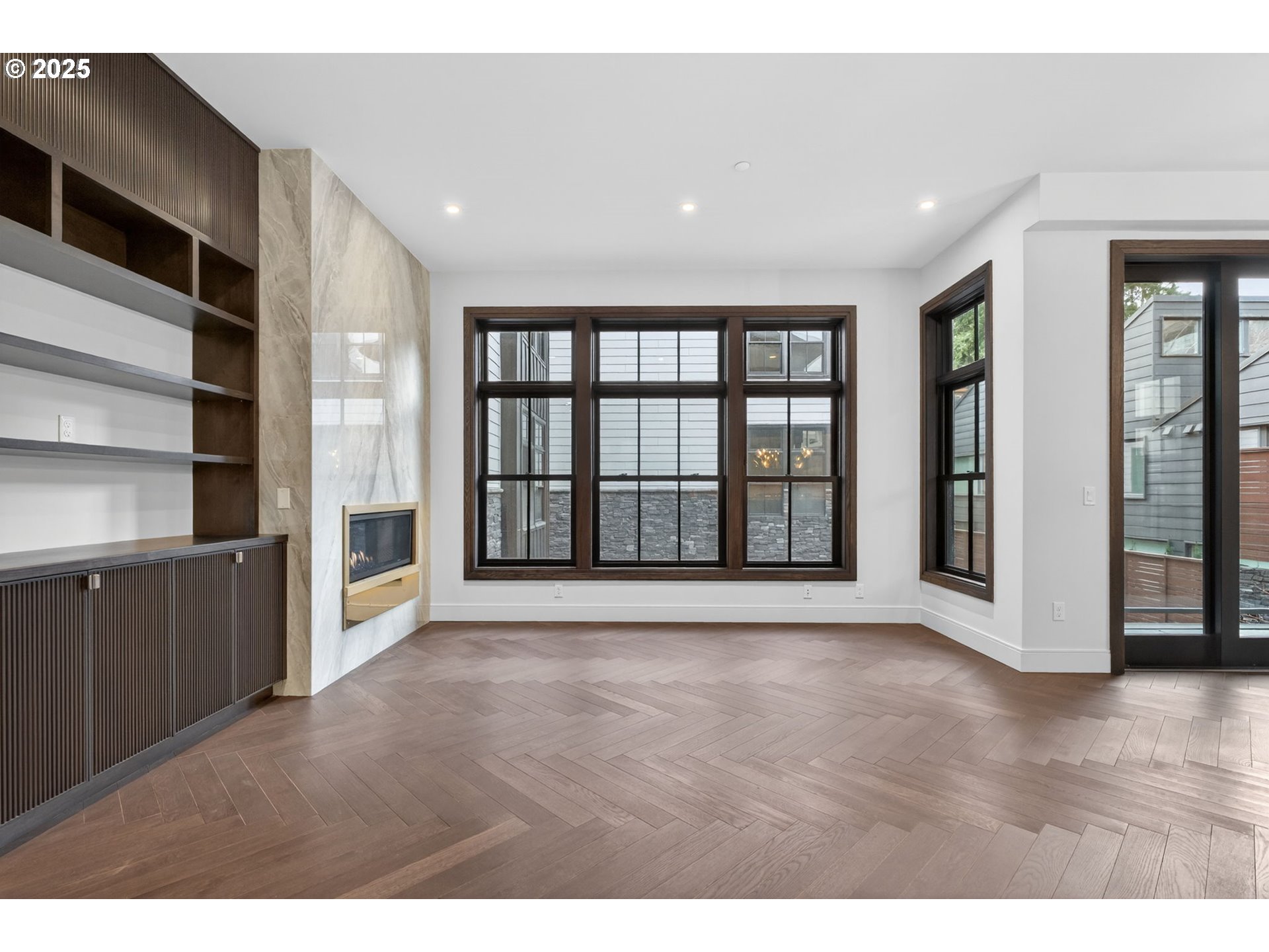 21 D Avenue, Unit 5 Lake Oswego, OR 97034 - Photo 8 of 48 Living Room