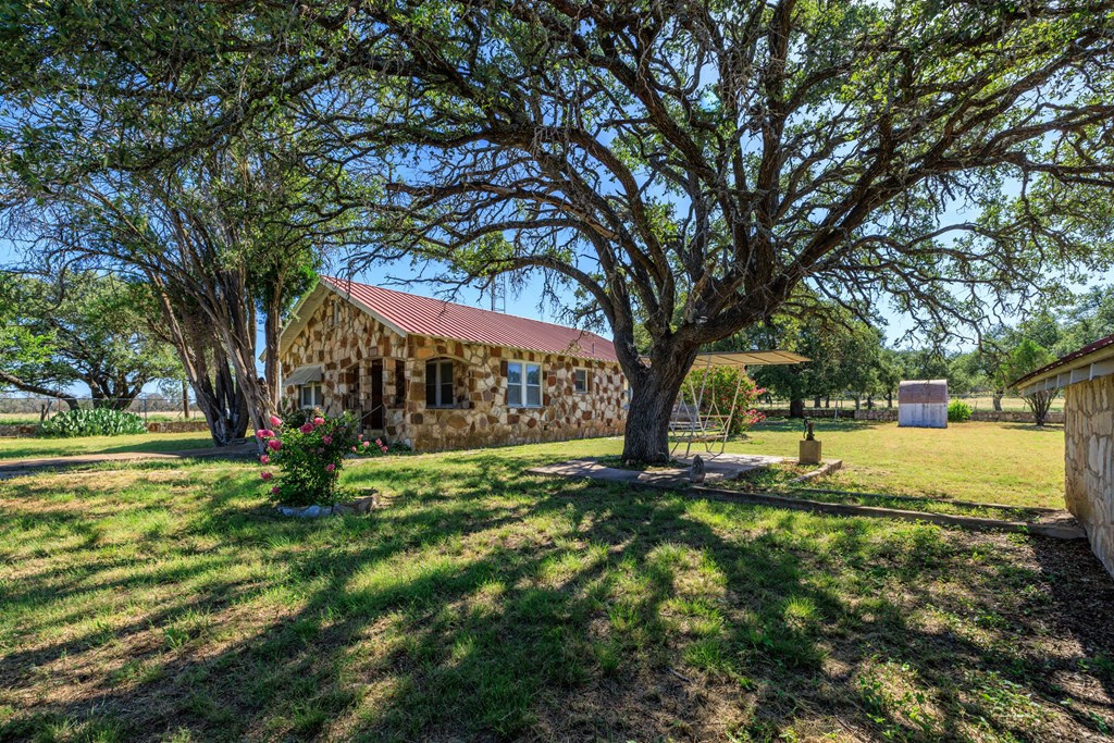 315 Rieger Road Harper, TX 78631 - Photo 7 of 30