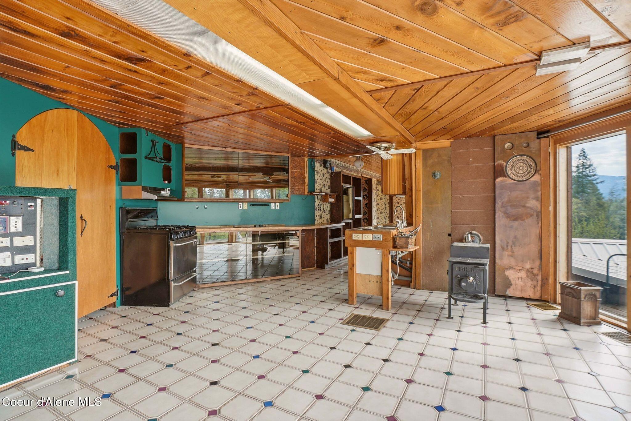 1395 Rolling Thunder Ridge Road Sandpoint, ID 83864 - Photo 7 of 69 Inside-Media-Thunder-7