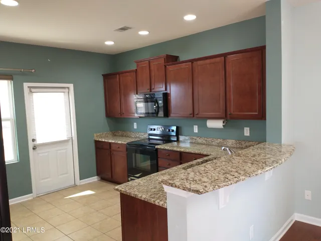 $2,350 | 38 Pennyroyal Way, Beaufort, SC 29906