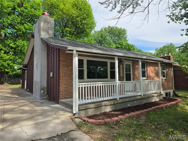 $289,000 | 12102 McKelvey Road, Maryland Heights, MO 63043