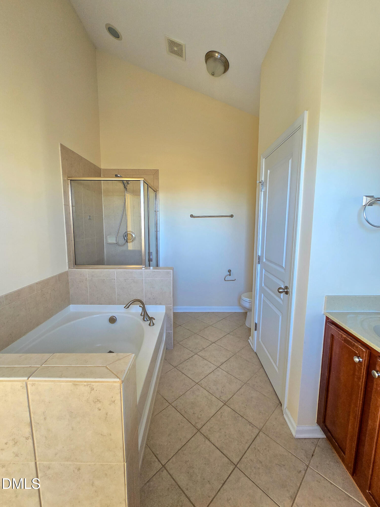 10104 Raven Tree Drive Raleigh, NC 27617 - Photo 19 of 33 a bathroom with a tub sink and mirror
