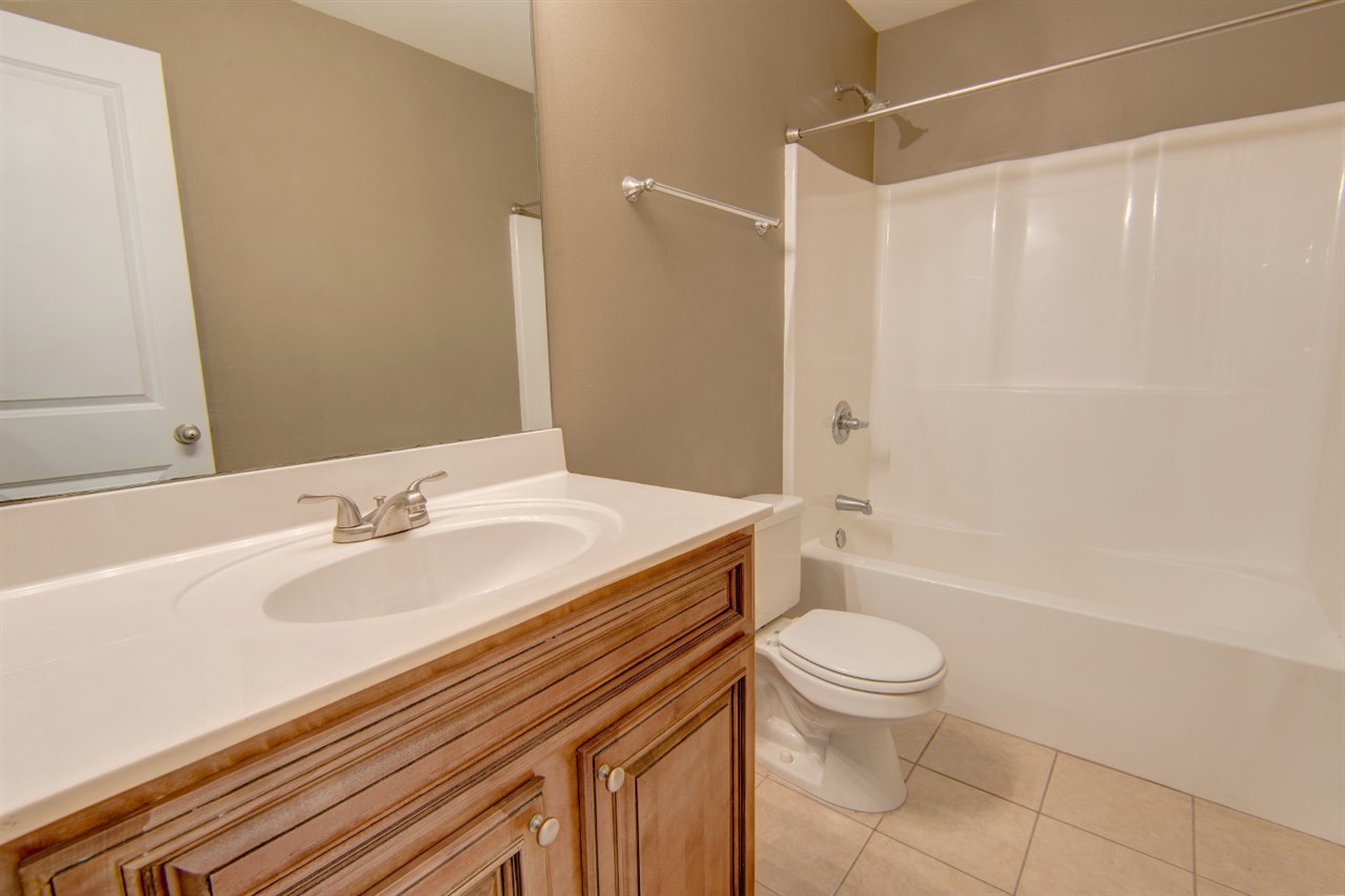 14611 Silveroaks Loop Silverhill, AL 36576 - Photo 20 of 24 Guest Bathroom