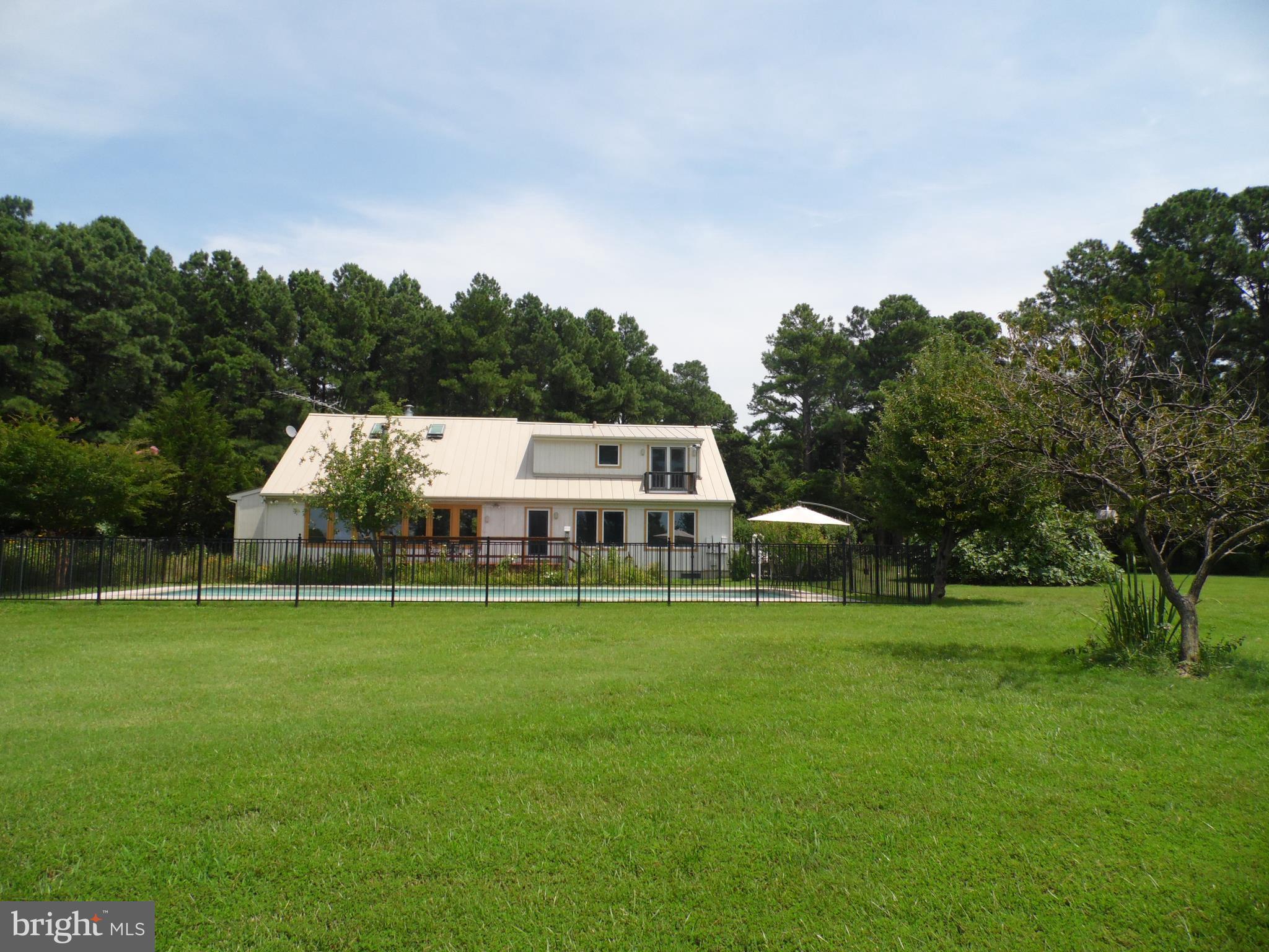 Exterior (Rear)