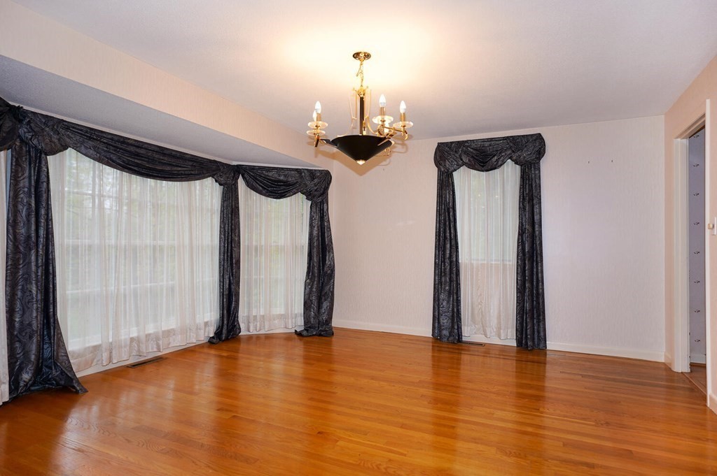 8 Coolidge Road Wayland, MA 01778 - Photo 5 of 33 Gallery Image 5