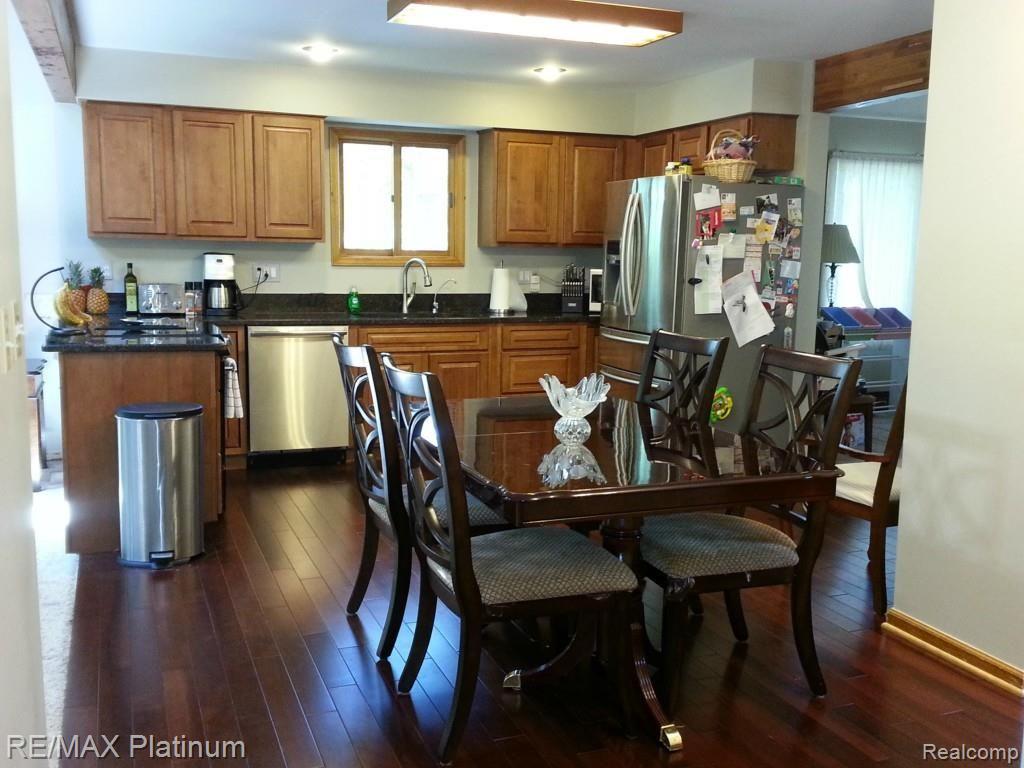 604 Fisher Road Highland, MI 48357 - Photo 3 of 15 20140622_131053.jpg