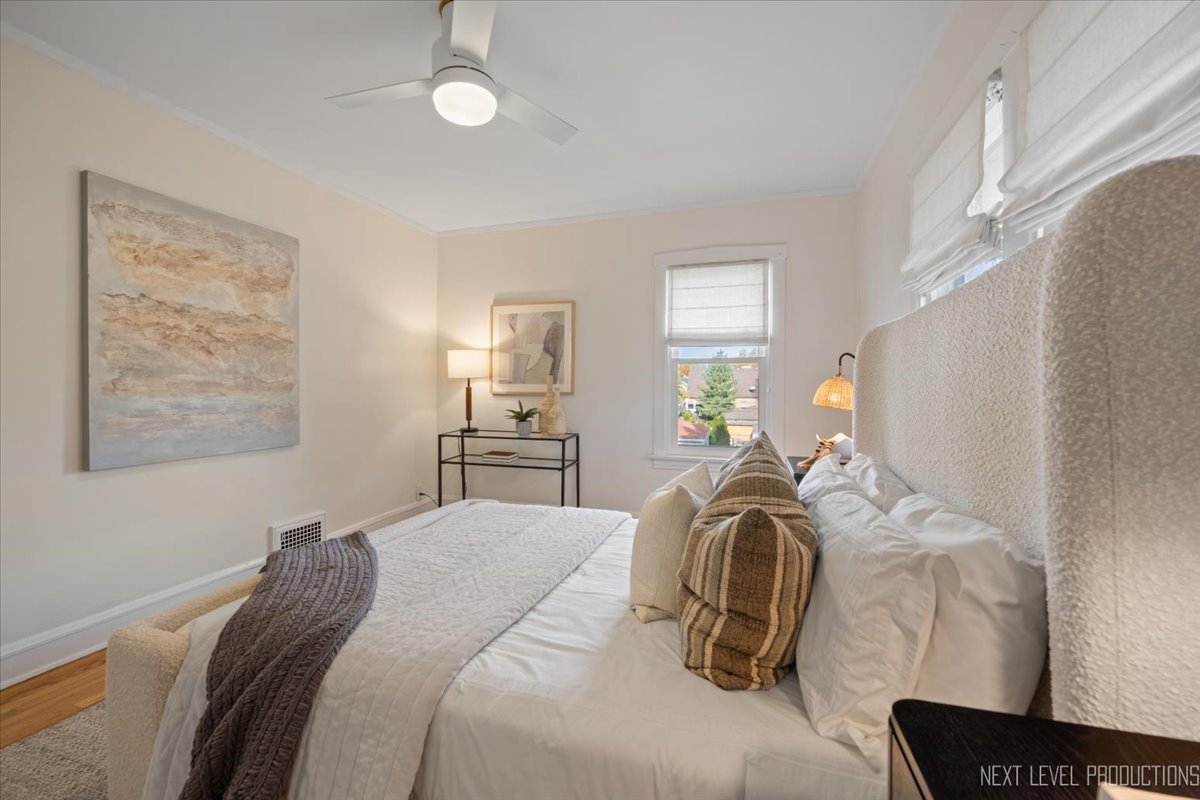 392 Herrick Road Riverside, IL 60546 - Photo 16 of 32 a bedroom with a bed and a painting on the wall
