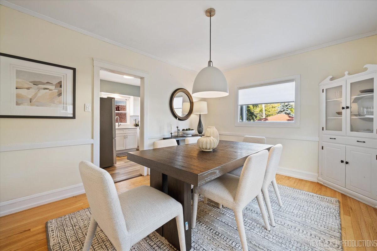 392 Herrick Road Riverside, IL 60546 - Photo 8 of 32 a view of a dining room with furniture