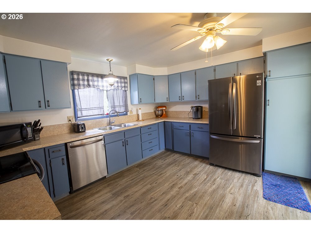 907 Fourth Street La Grande, OR 97850 - Photo 5 of 38