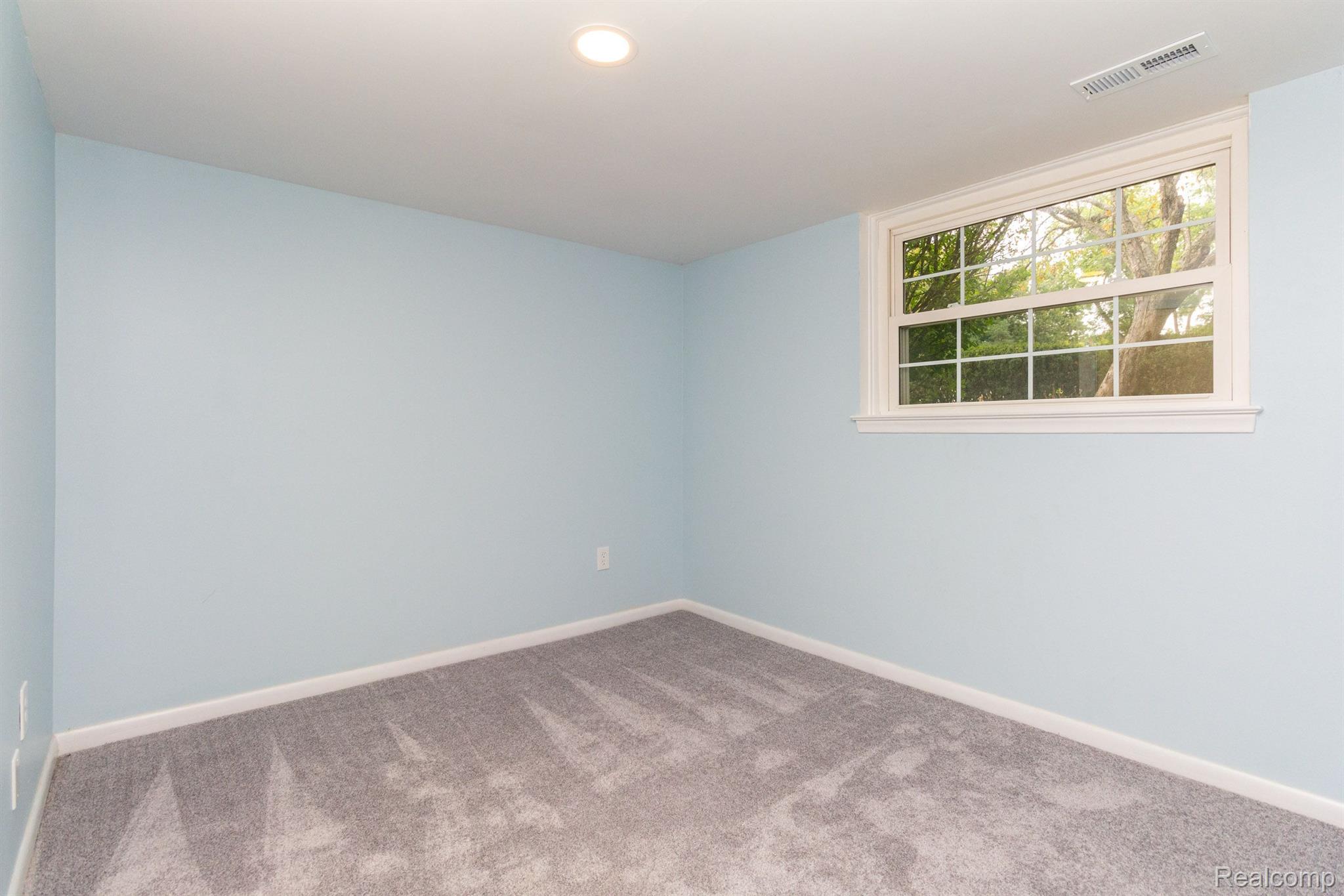 7066 Valleybrook Road West Bloomfield, MI 48322 - Photo 29 of 42 Gallery Image 29