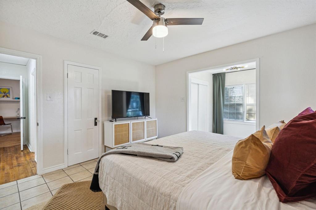 2435 West 10th Street Dallas, TX 75211 - Photo 15 of 38 a bedroom with a bed and a flat screen tv