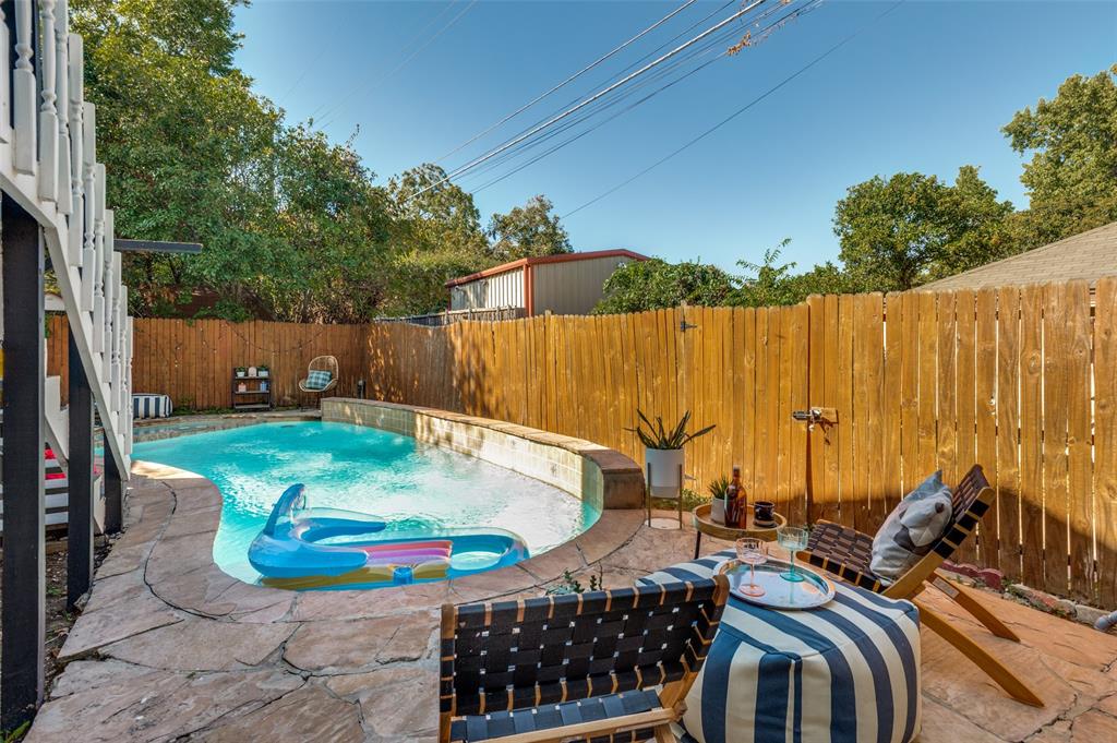 2435 West 10th Street Dallas, TX 75211 - Photo 38 of 38 swimming pool view with a seating space