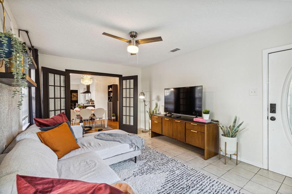 2435 West 10th Street Dallas, TX 75211 - Photo 6 of 38 a living room with furniture and a flat screen tv