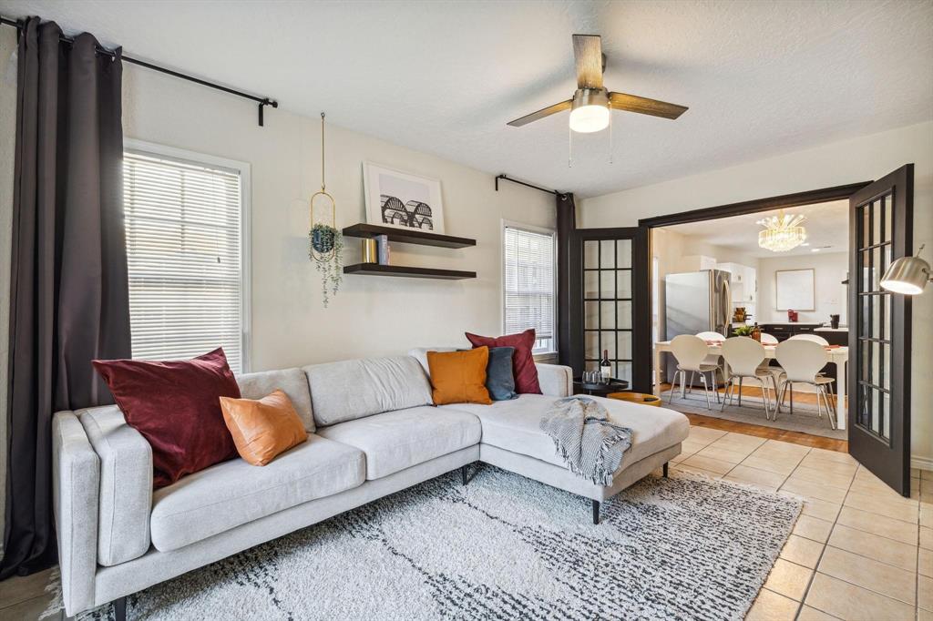 2435 West 10th Street Dallas, TX 75211 - Photo 8 of 38 a living room with furniture and a rug