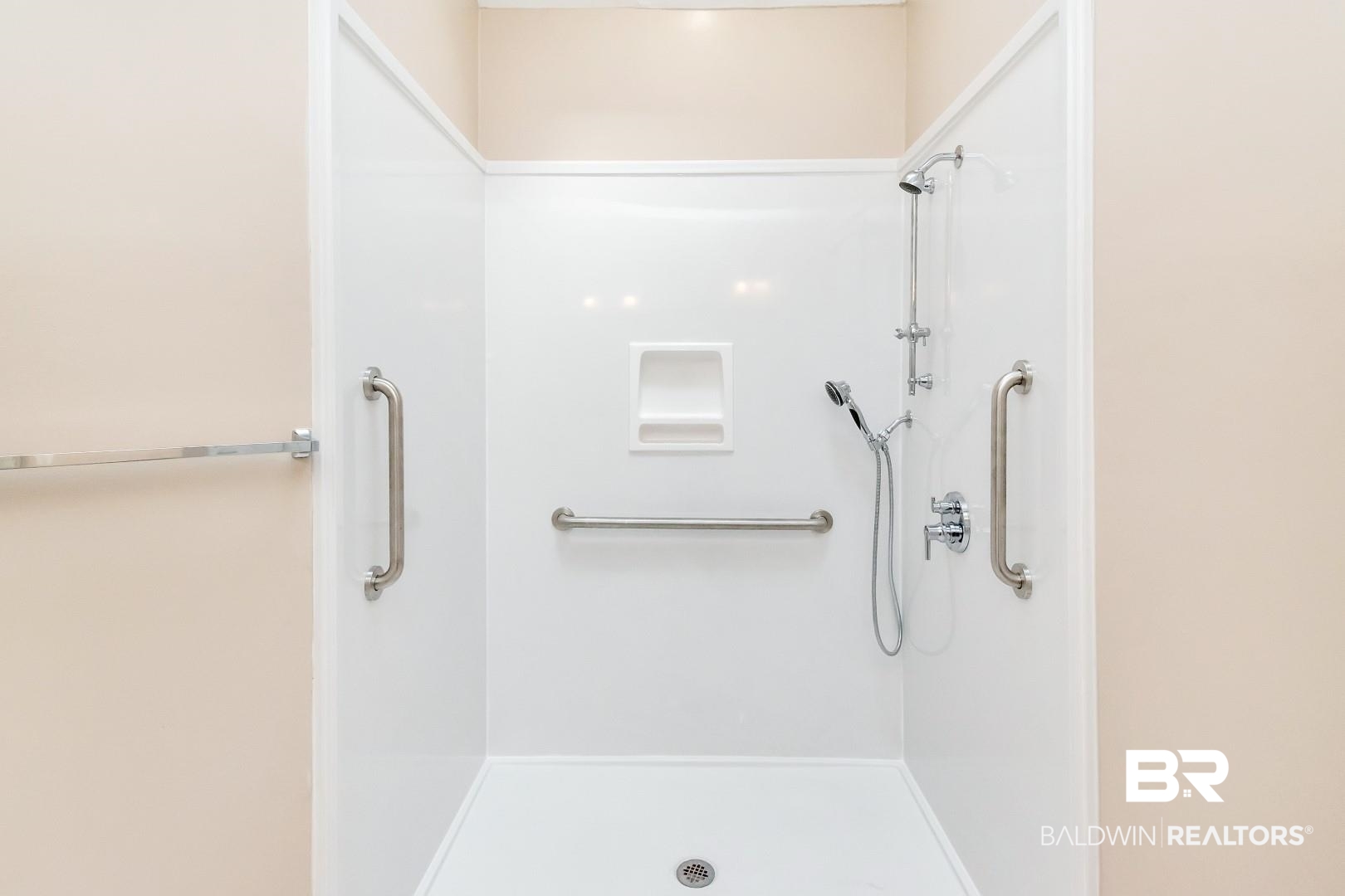 6117 Lennox Place Mobile, AL 36693 - Photo 30 of 39 Full bathroom with a shower