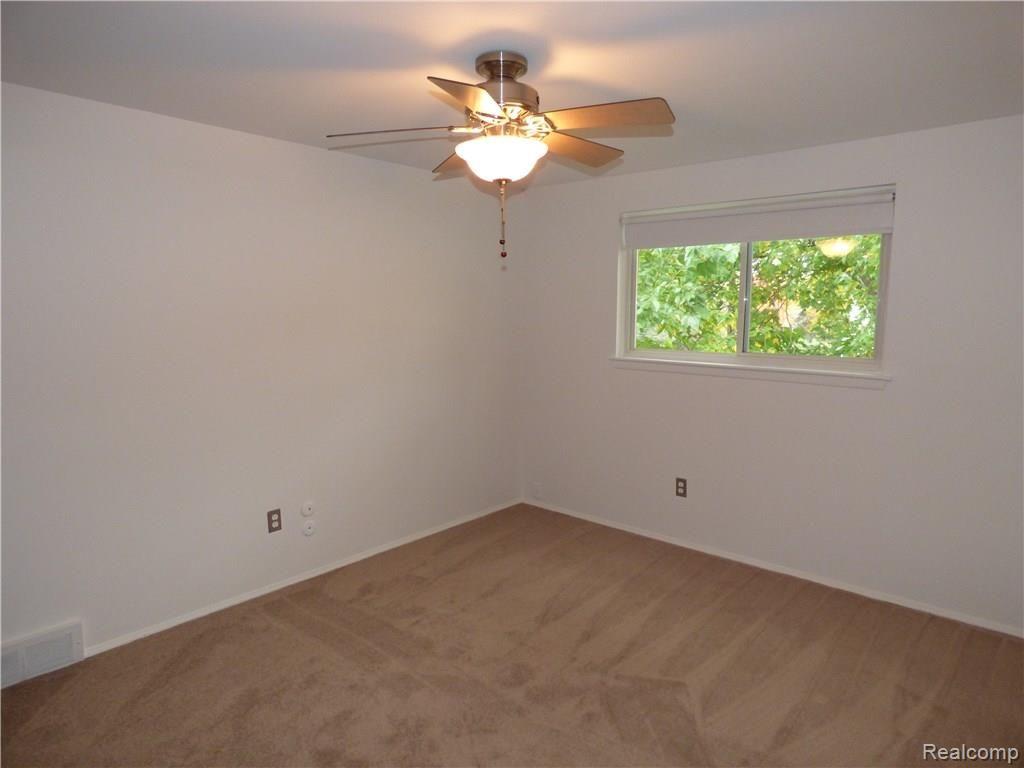 29809 North Rutherland Street Southfield, MI 48076 - Photo 23 of 26 P1010182.JPG
