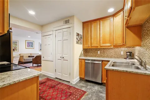 $225,000 | 612 North Rampart Street, Unit 612, New Orleans, LA 70112