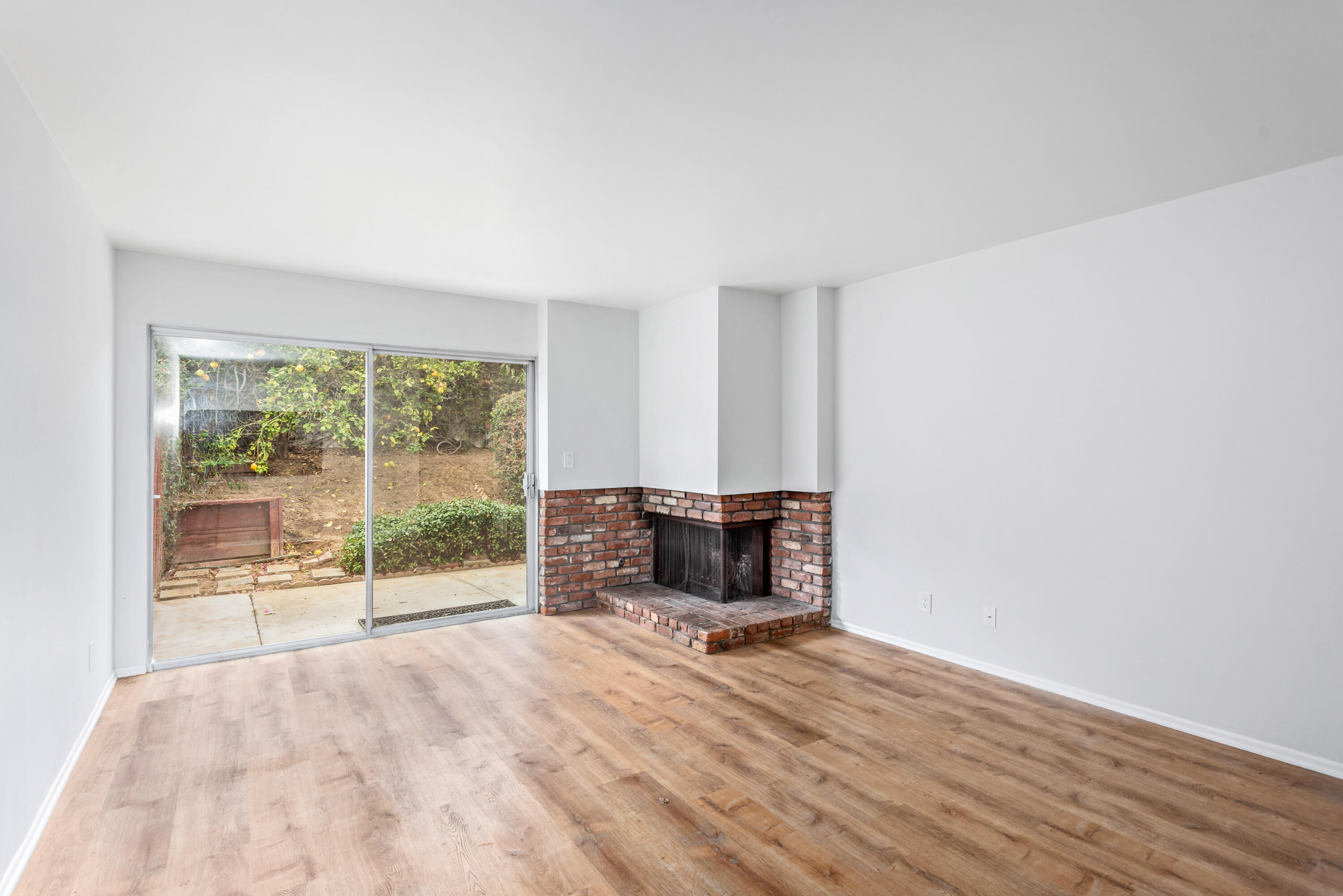 7398 Davenport Road, Unit B Goleta, CA 93117 - Photo 3 of 14 Spacious living room