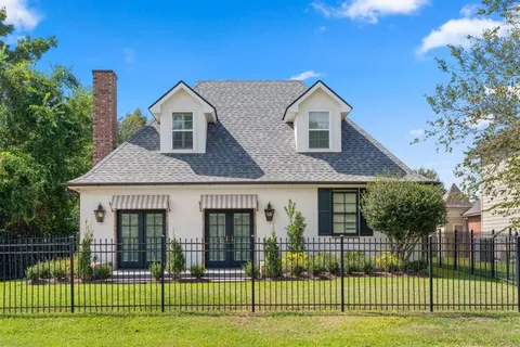 $387,750 | 801 St Anthony Street, Unit E, Lake Charles, LA 70601