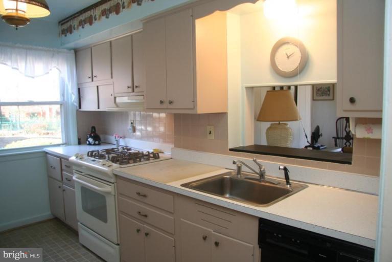 2711 Emmet Road Silver Spring, MD 20902 - Photo 11 of 30 Kitchen