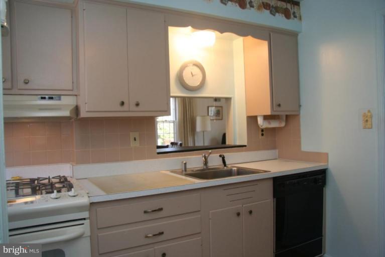 2711 Emmet Road Silver Spring, MD 20902 - Photo 13 of 30 Kitchen #3