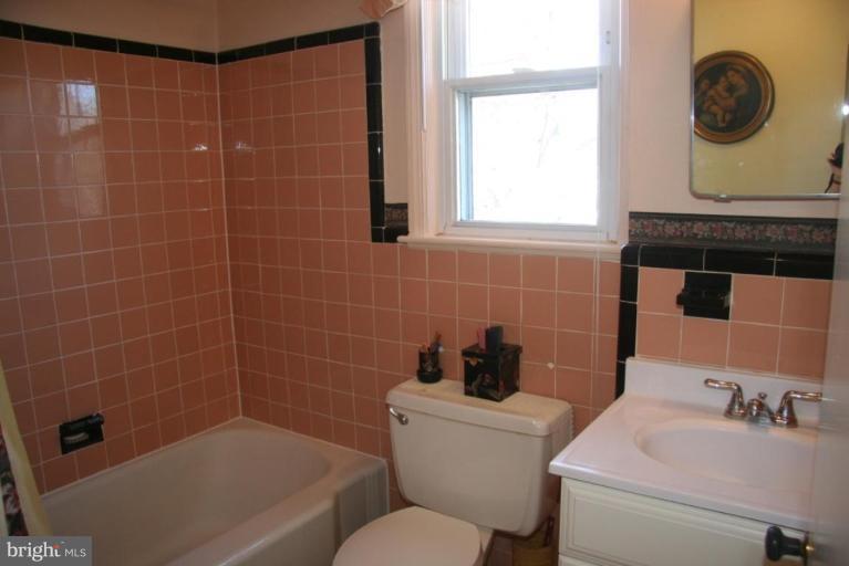 2711 Emmet Road Silver Spring, MD 20902 - Photo 20 of 30 Bath #1