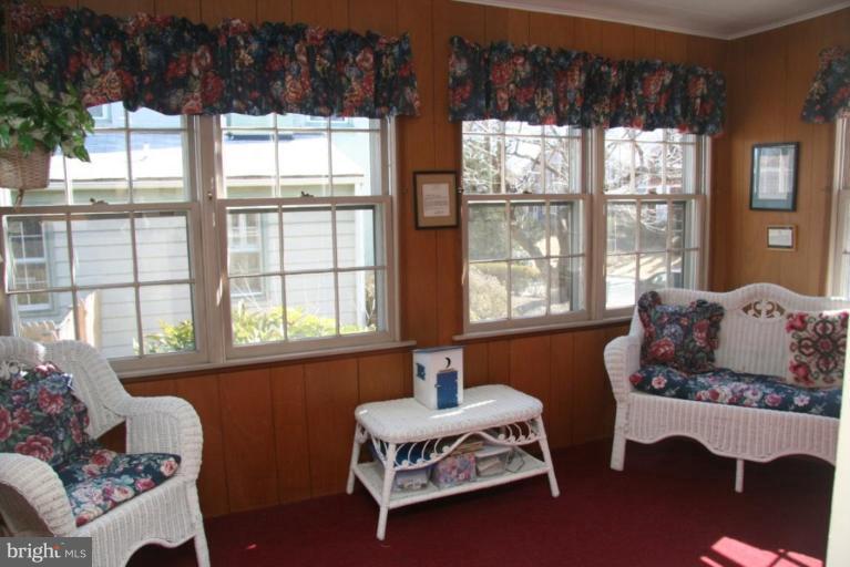 2711 Emmet Road Silver Spring, MD 20902 - Photo 5 of 30 Sunroom
