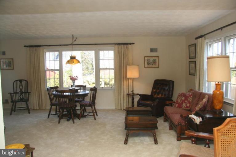 2711 Emmet Road Silver Spring, MD 20902 - Photo 8 of 30 Family Room
