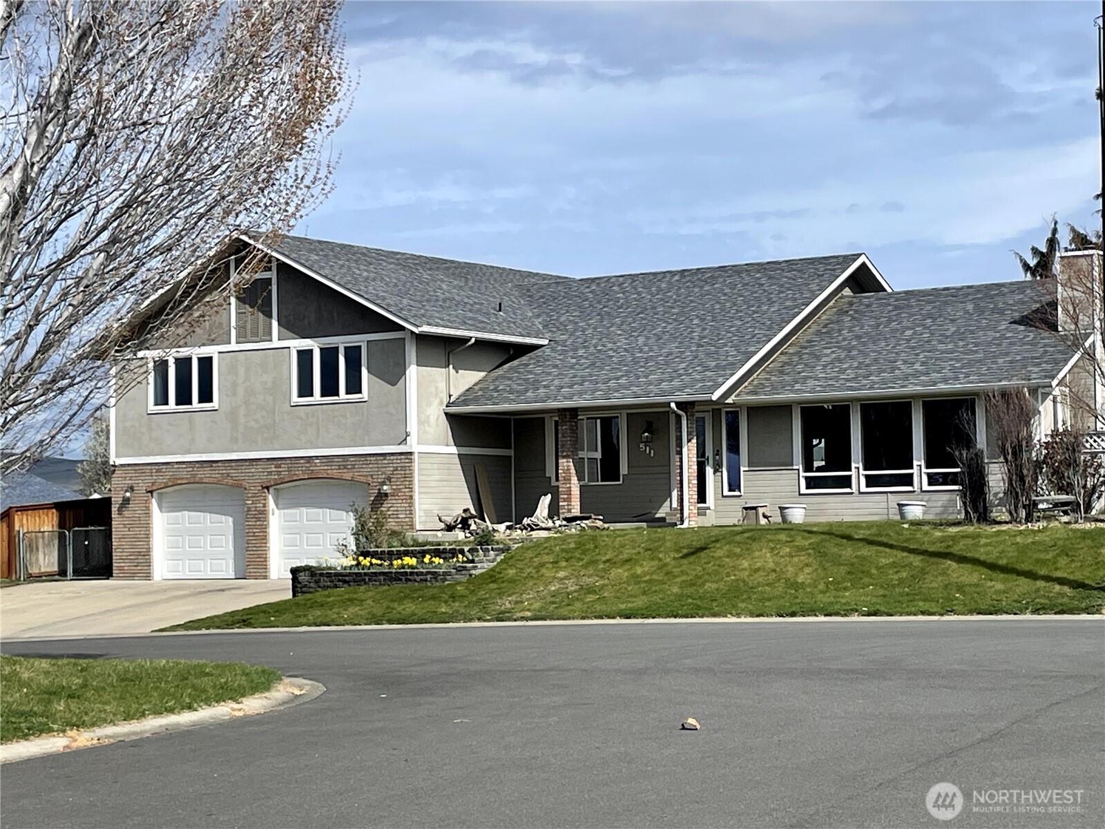 511 Reed Street East Zillah, WA 98953 - Photo 1 of 36
