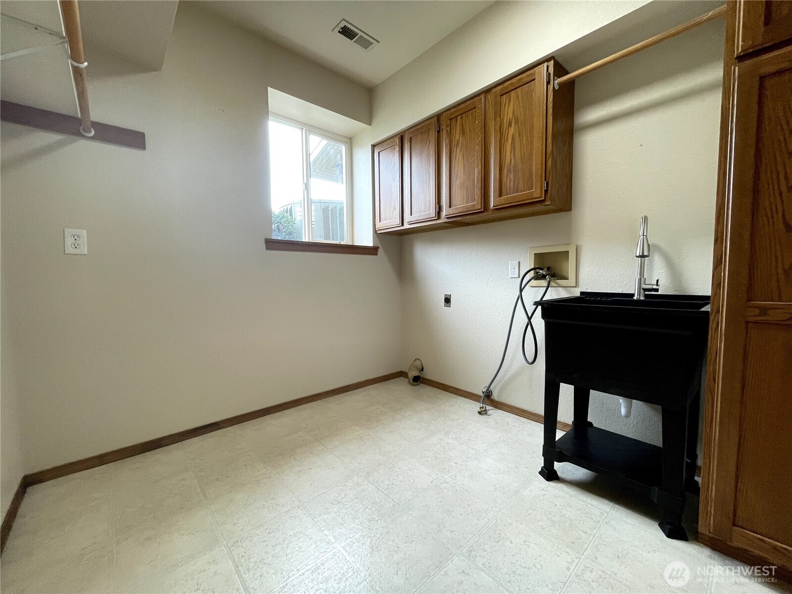 511 Reed Street East Zillah, WA 98953 - Photo 33 of 36
