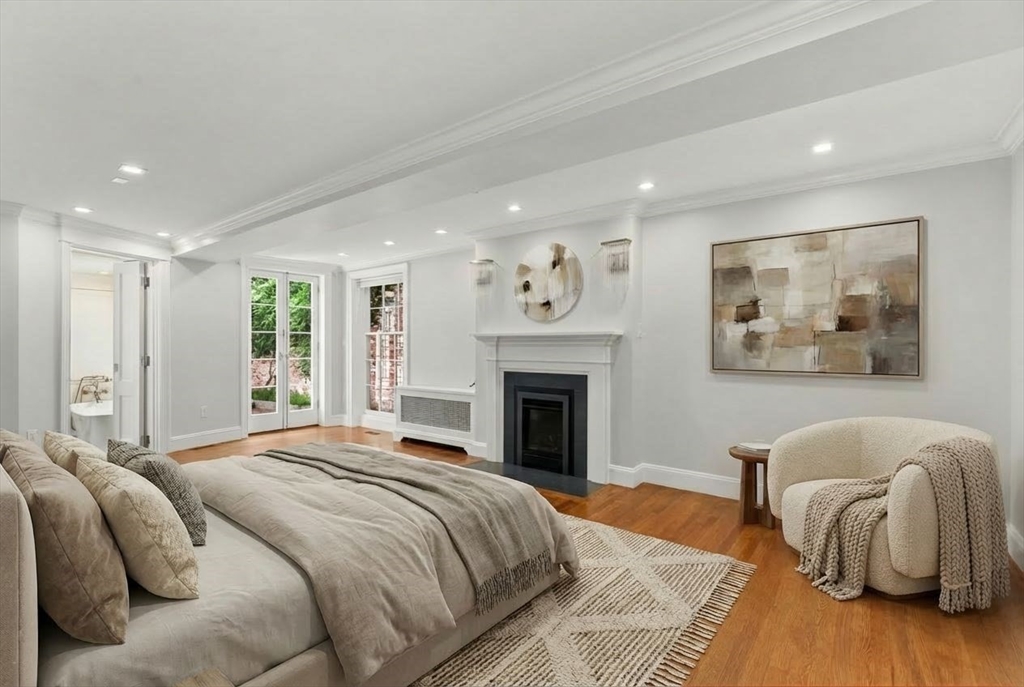 20 Chestnut Street, Unit 1 Boston, MA 02108 - Photo 14 of 26 a spacious bedroom with a bed and a couch