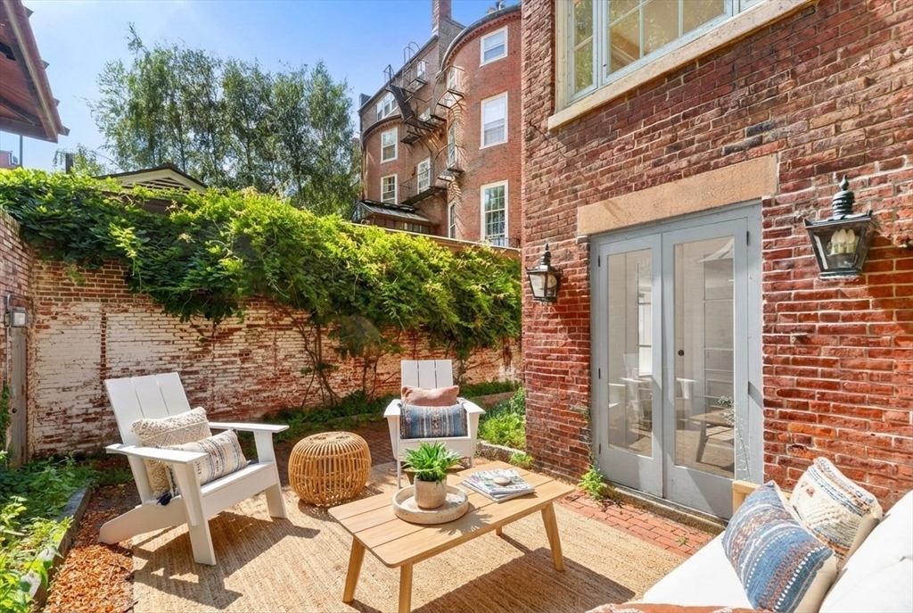 20 Chestnut Street, Unit 1 Boston, MA 02108 - Photo 9 of 26 a view of a patio with couple of chairs and a fountain
