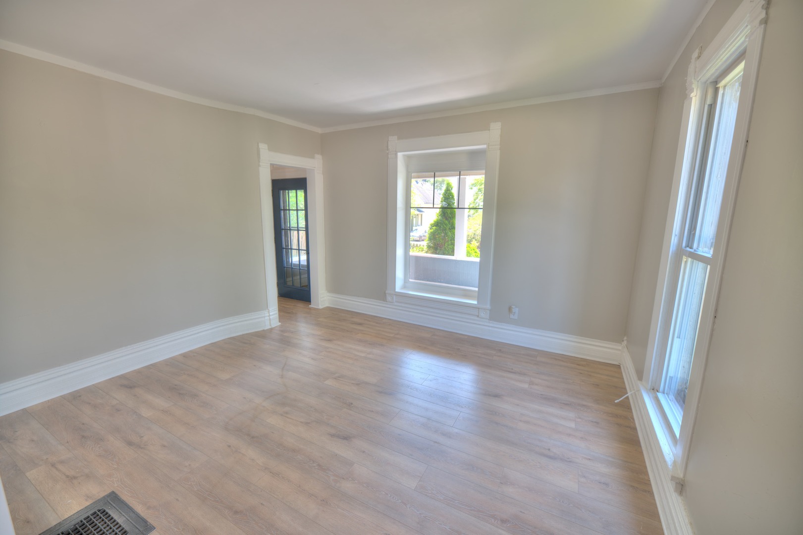 501 Raymond Street Elgin, IL 60120 - Photo 10 of 17