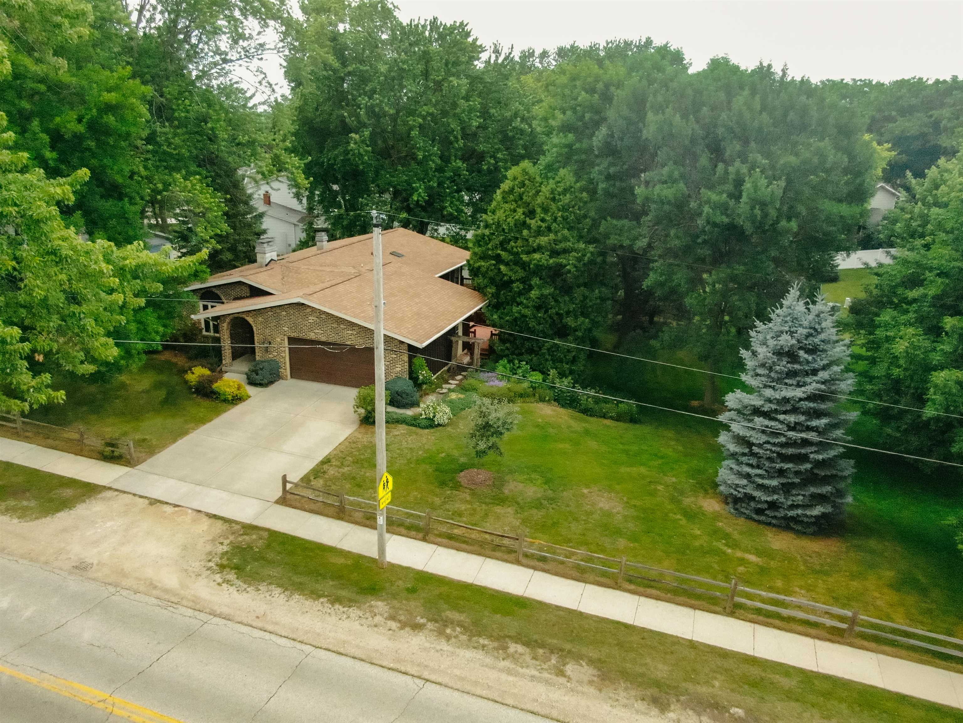 323 Old Pioneer Road Fond du Lac, WI 54935 - Photo 4 of 51
