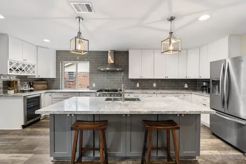 $575,000 | 10735 Cedar Creek Drive, Houston, TX 77042