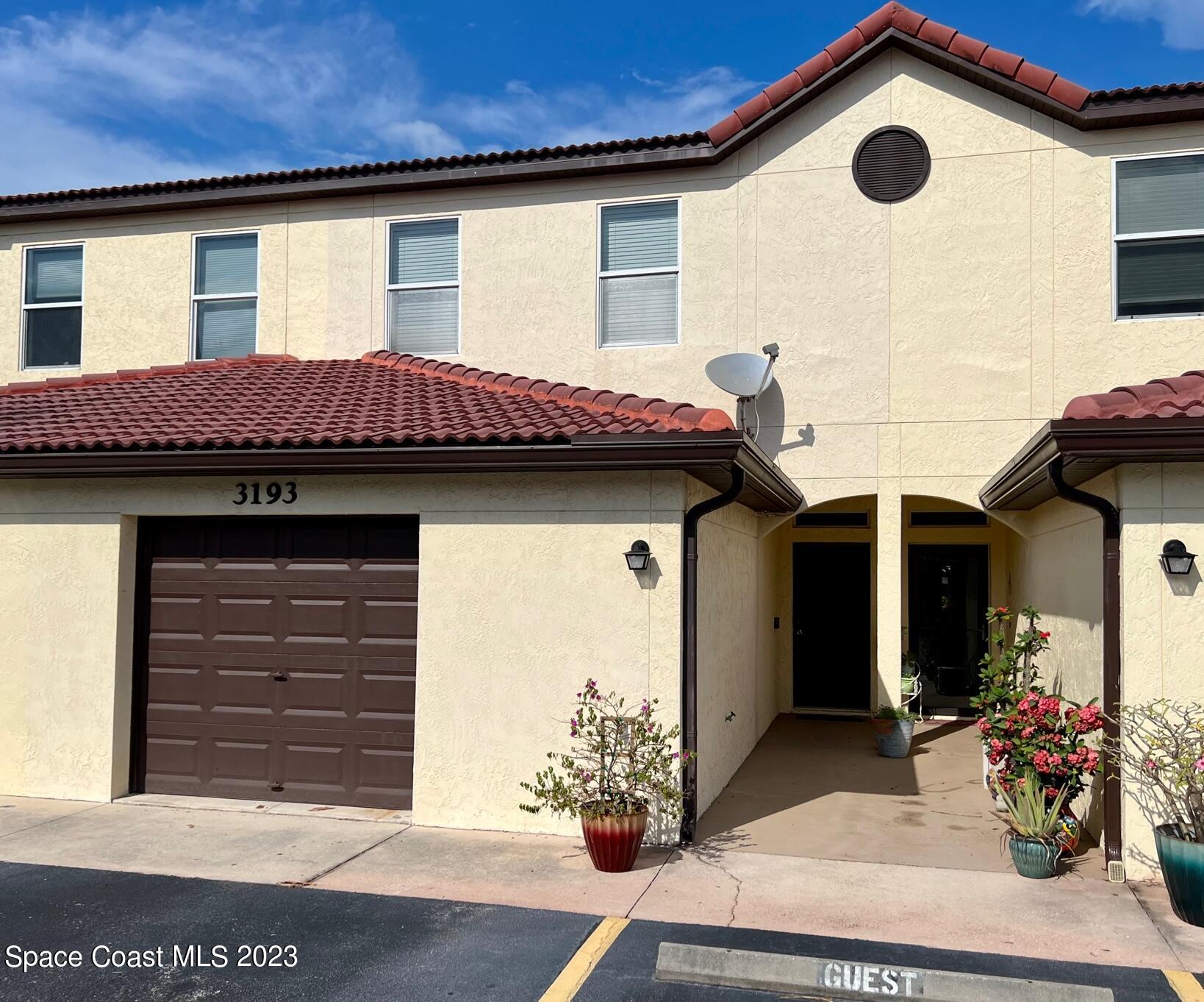 a view of a house with outdoor space
