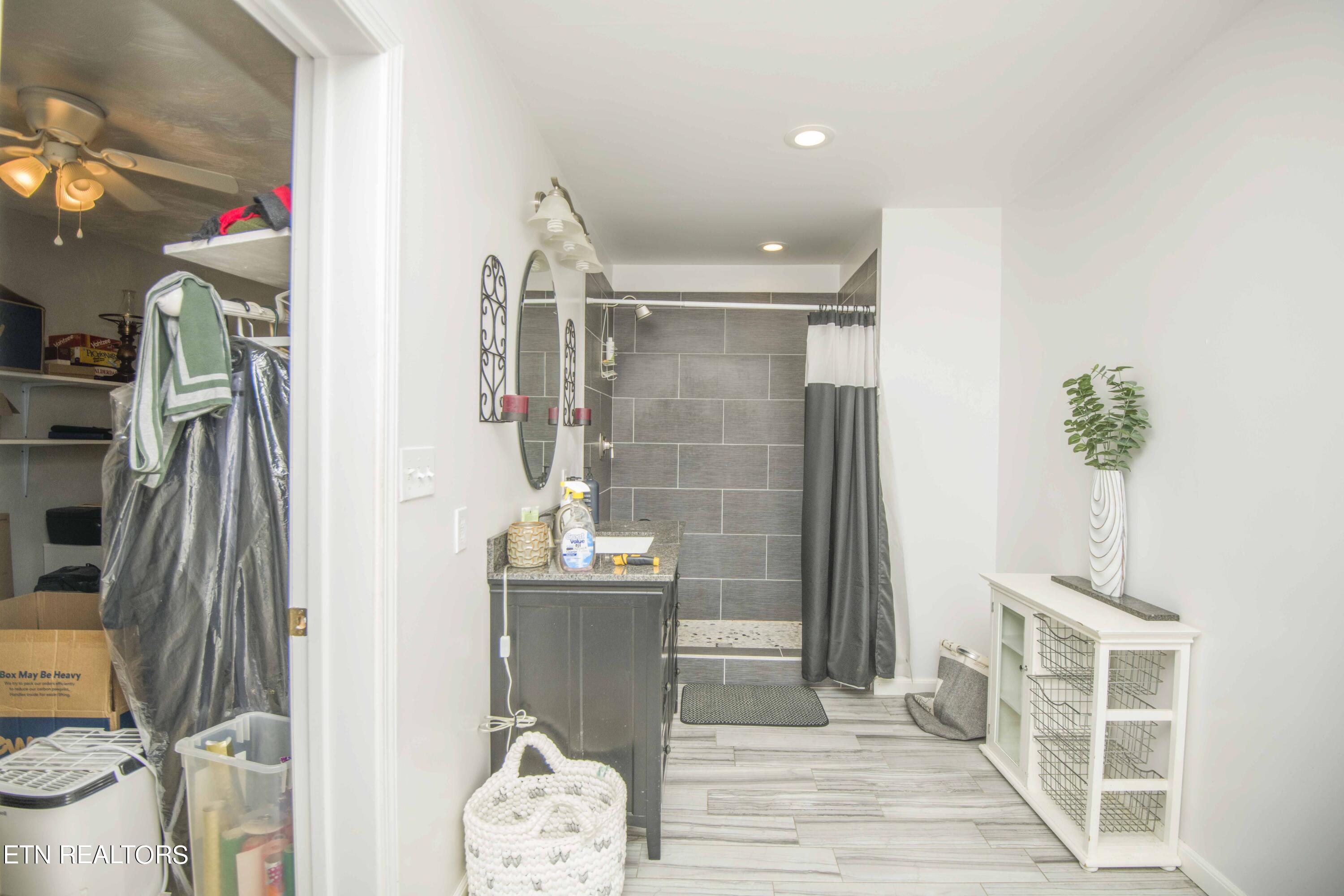 565 Indian Gap Road Andersonville, TN 37705 - Photo 24 of 42 second bath 1_1