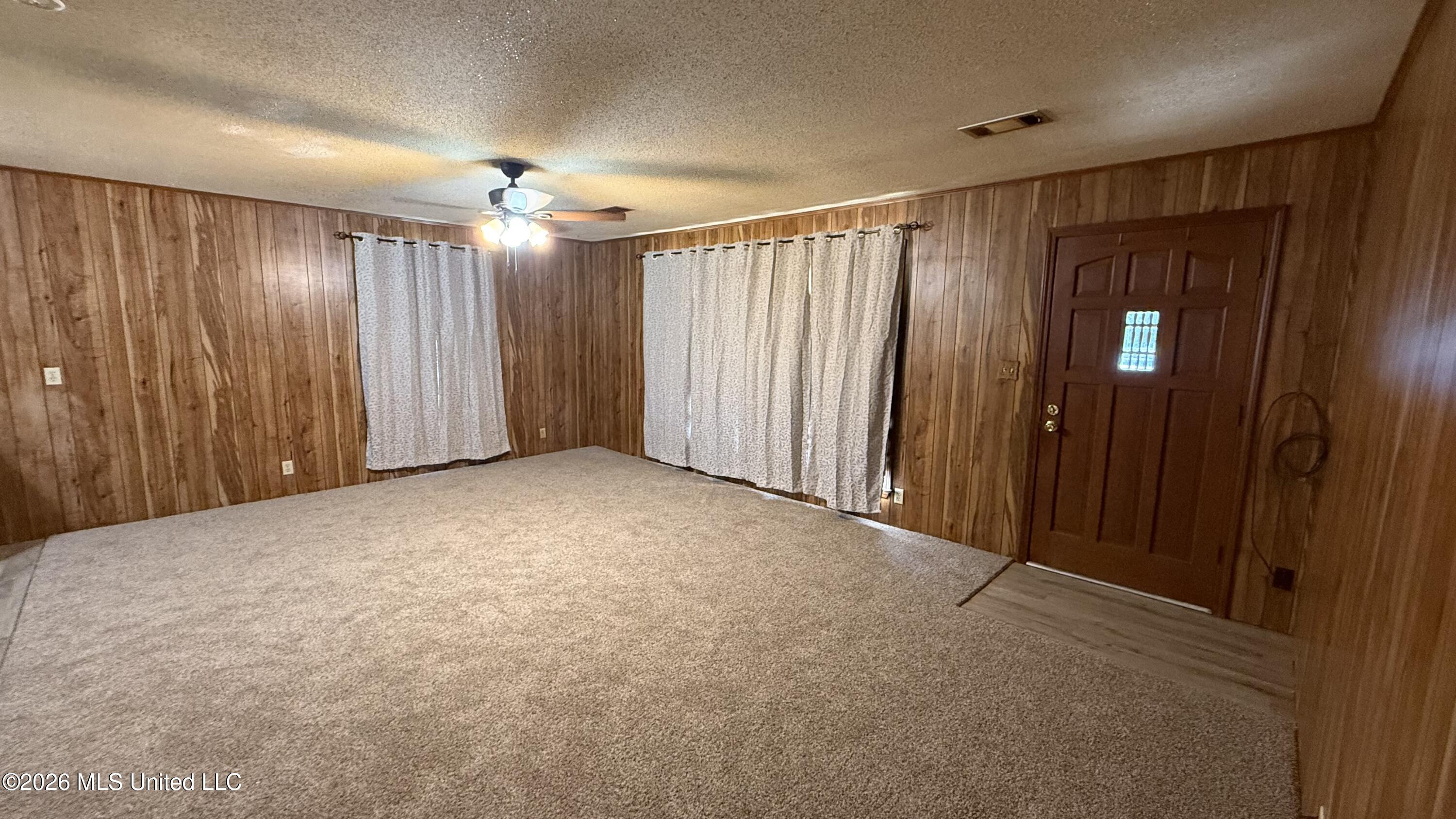 9004 Tucker Road Ocean Springs, MS 39565 - Photo 4 of 15 Living room