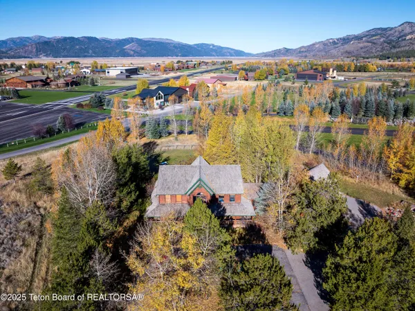 $1,595,000 | 83 Buck Lane, Alpine, WY 83128