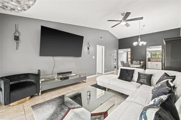 $2,300 | 9677 86th Avenue, Seminole, FL 33777