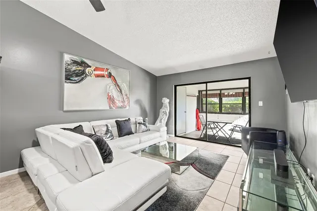 $2,300 | 9677 86th Avenue, Seminole, FL 33777