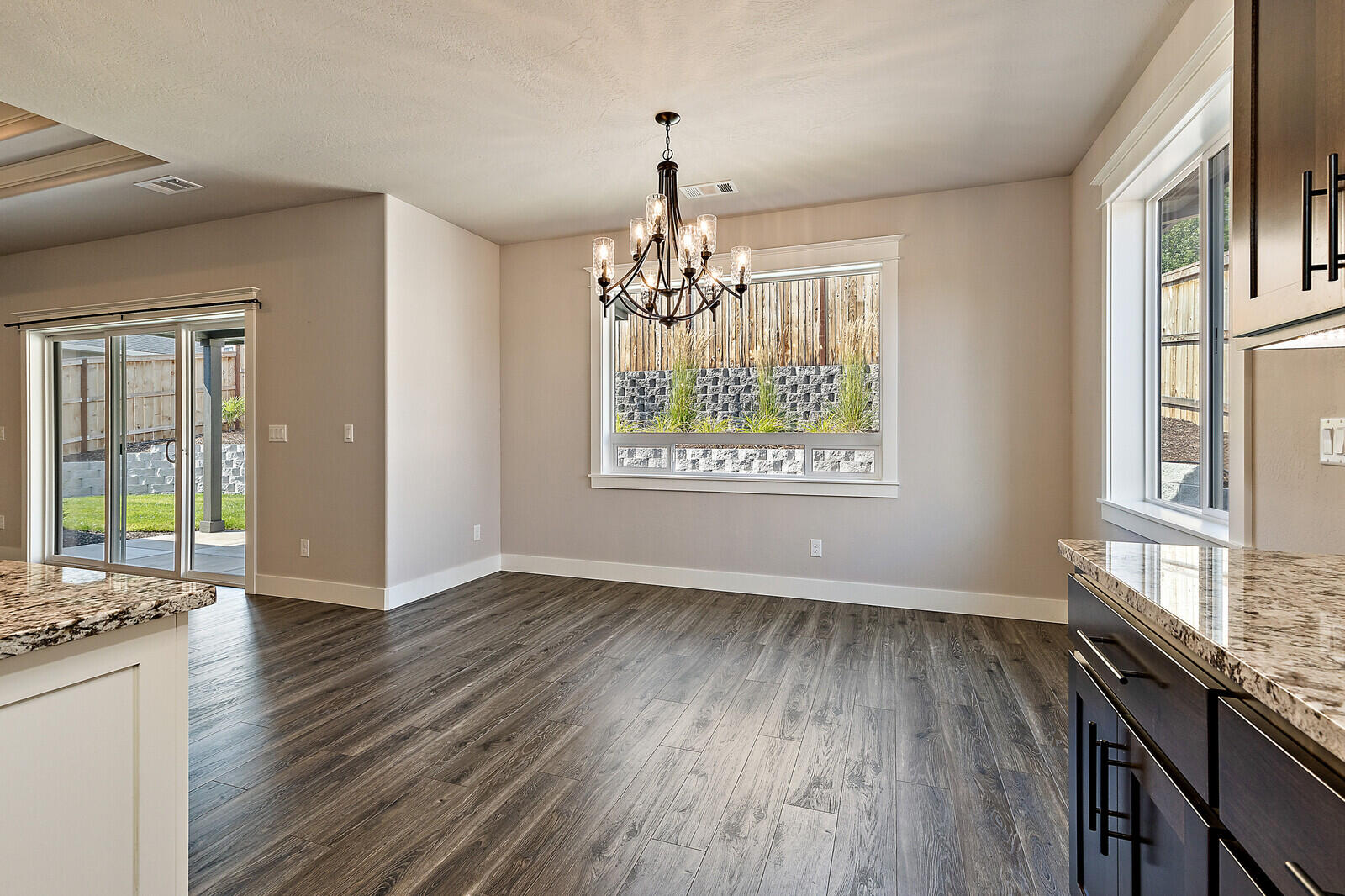 1059 Azure Way Eagle Point, OR 97524 - Photo 17 of 34 Gallery Image 17