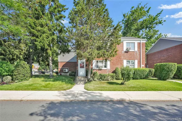 $288,000 | 224-01 Hillside Avenue, Unit UPPR | Bellerose