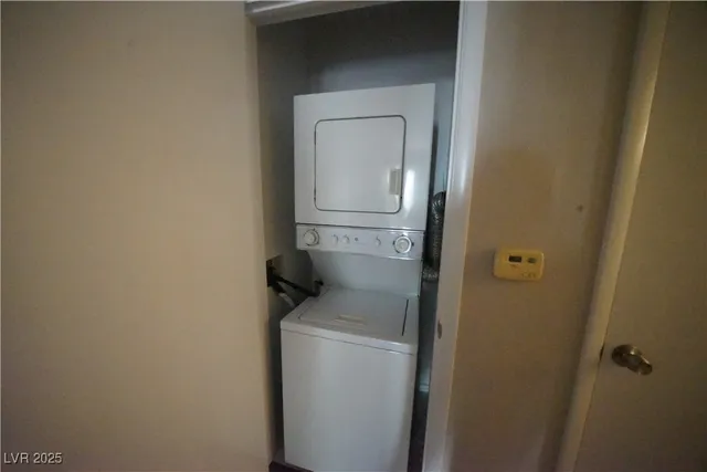 $1,195 | 5710 East Tropicana Avenue, Unit 1060, Las Vegas, NV 89122