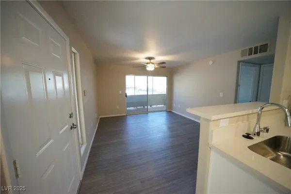 $1,195 | 5710 East Tropicana Avenue, Unit 1060, Las Vegas, NV 89122