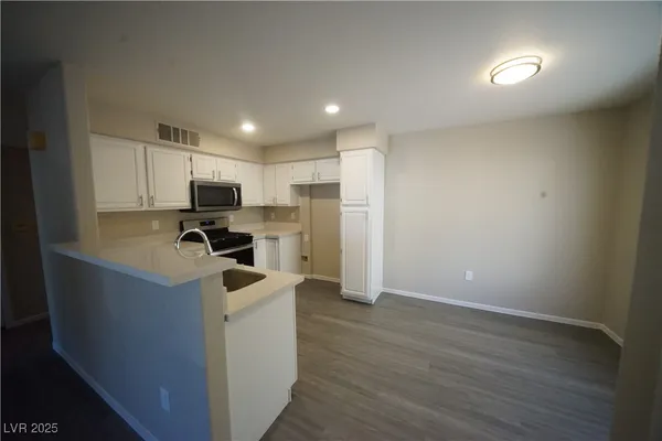 $1,195 | 5710 East Tropicana Avenue, Unit 1060, Las Vegas, NV 89122